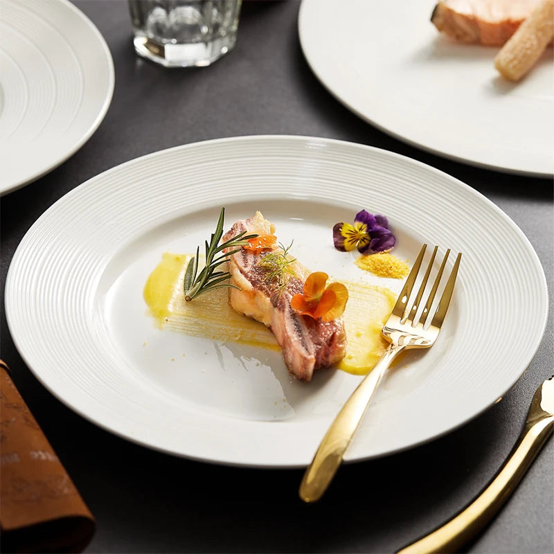 Wholesale Eco-Friendly White Ceramic Plate Various Sizes Shapes Dinner Dishes Porcelain Plate with Black Charger for Restaurants