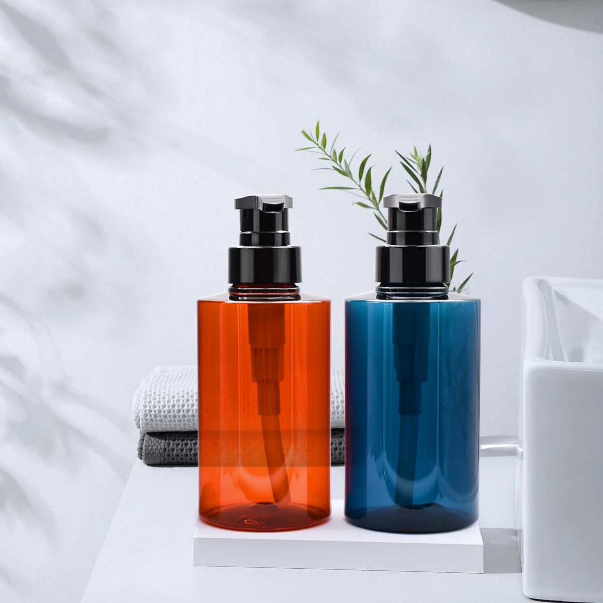Empty 300ml 500ml PET Plastic Pump Sprayer Bottle Amber Grey Blue Lotion Shampoo Conditioner Screen Printing Recyclable Material