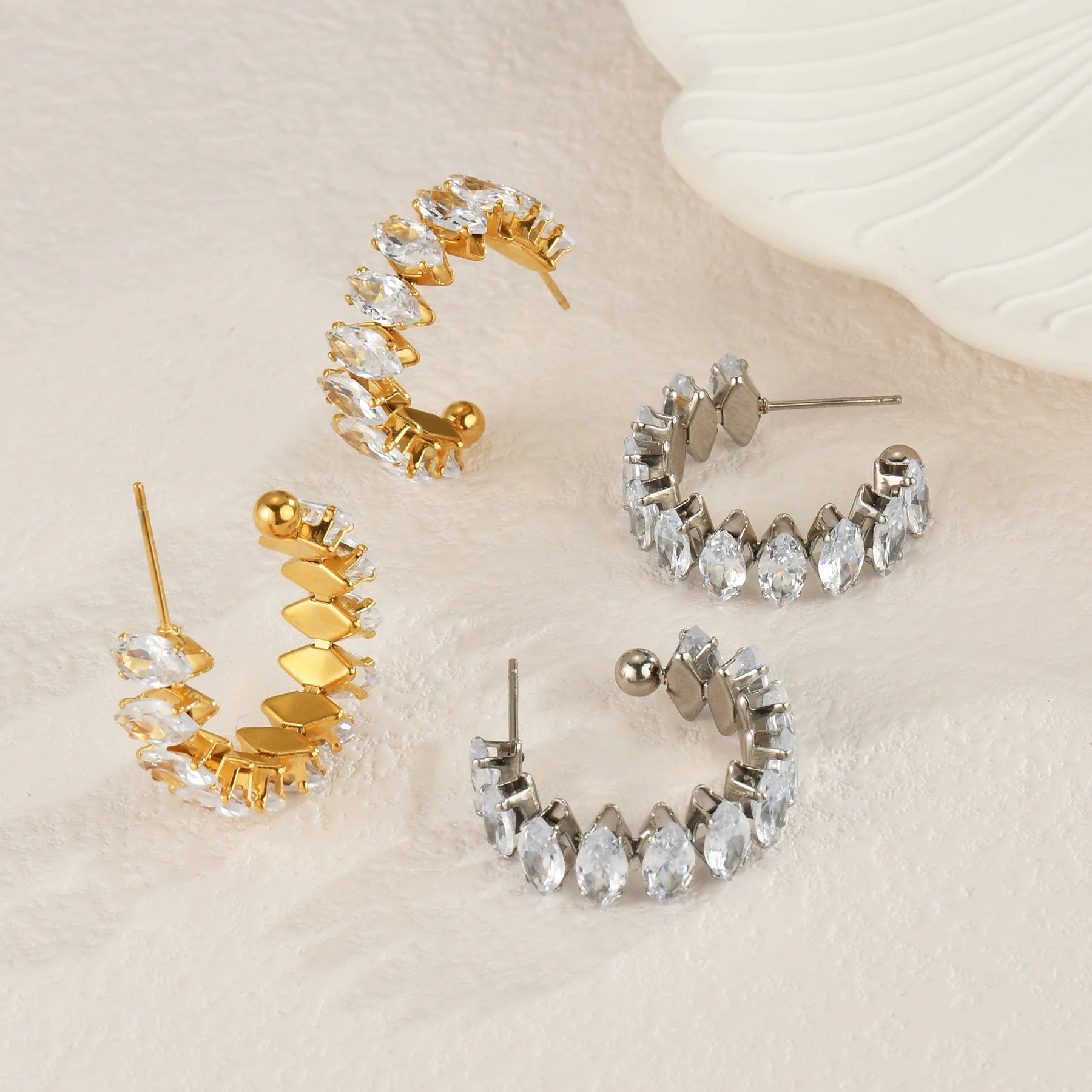 Factory Wholesale Exquisite Gold Sliver Plated Stainless Steel CC-Shaped Zircon Earrings for Women