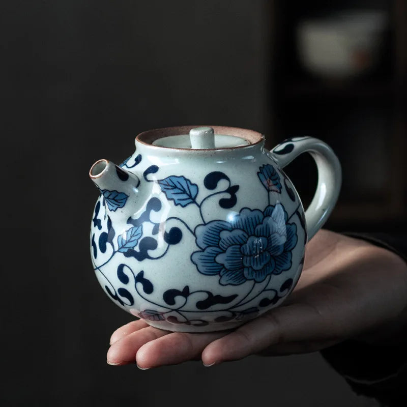 Jingdezhen Blue and White Porcelain Teapot Handmade Retro Ceramic Kung Fu Tea Set Small Single Pot Handle Pot Tea Making Device