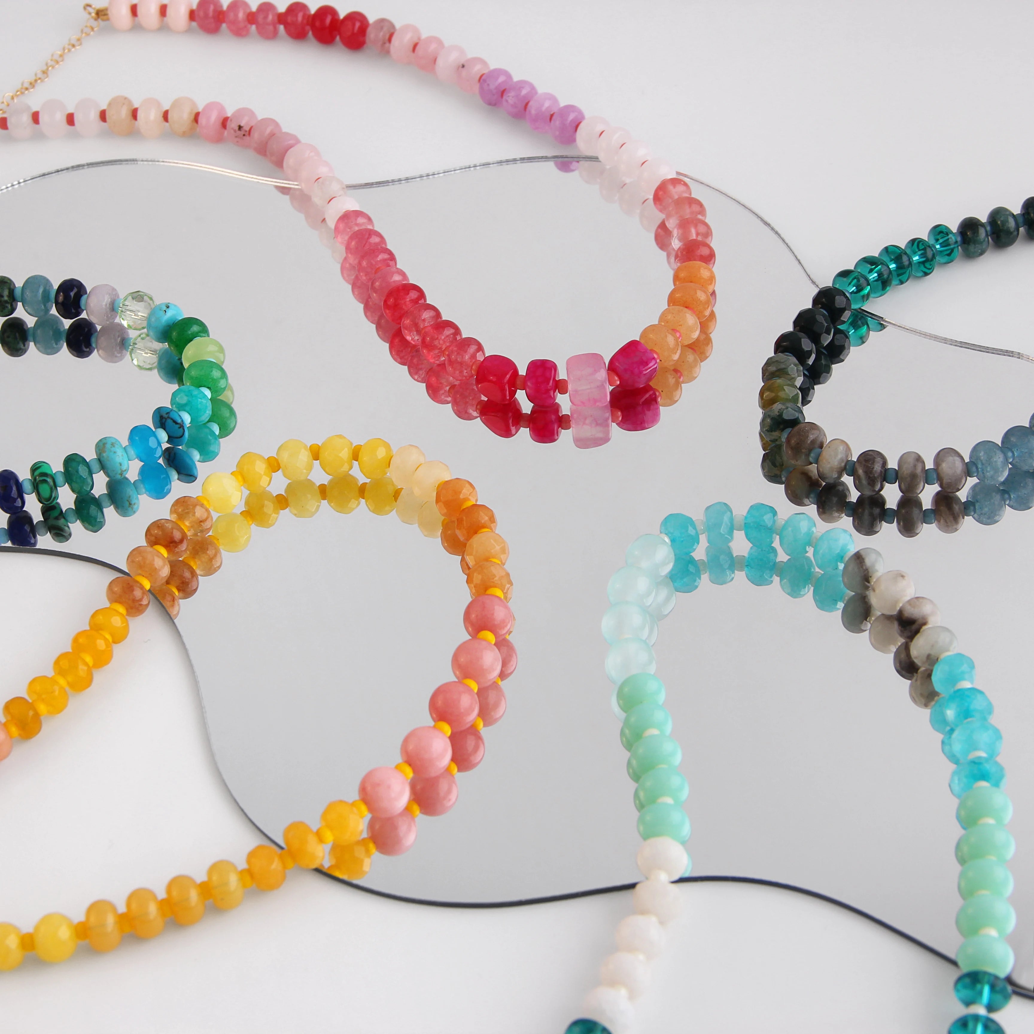 Hot Selling Retro Handmade Elastic Necklace Natural Stone Color Bead Fashion Jewelry Ladies' Daily Party Decoration