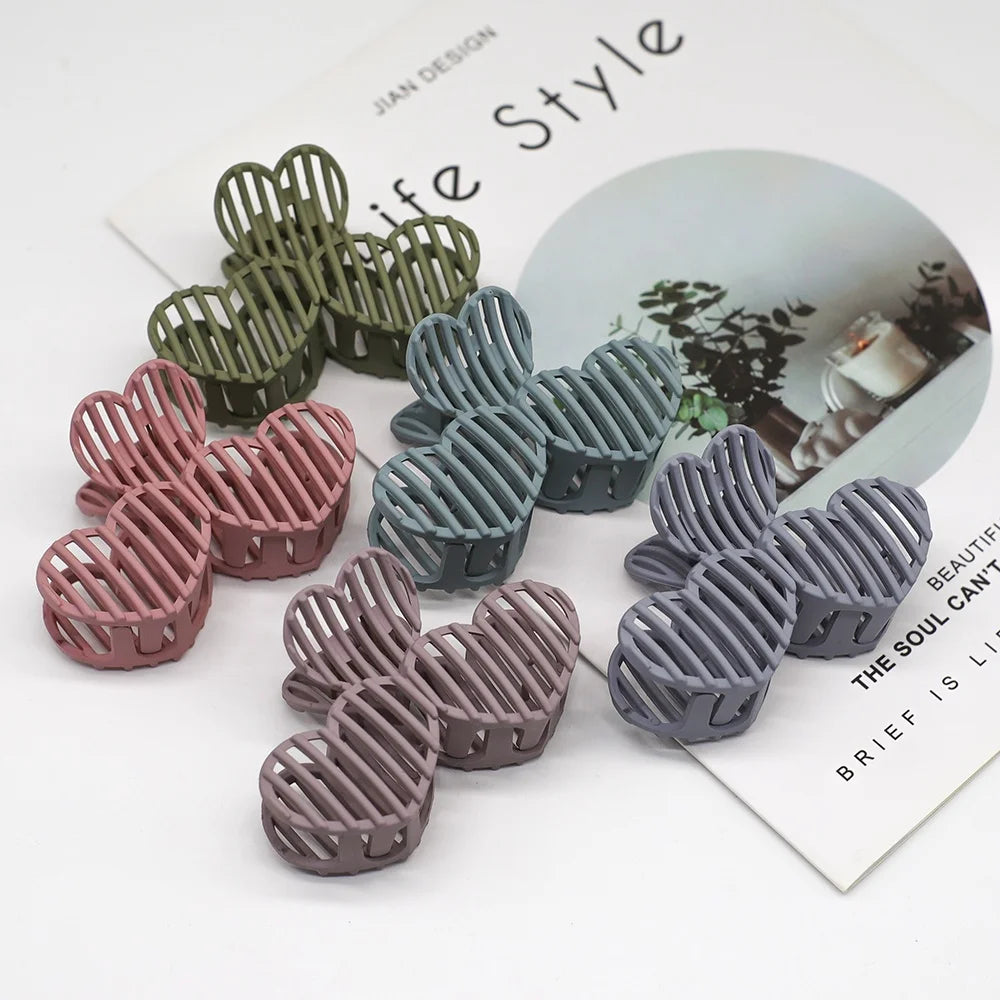 MIO New Style Hot Sale Fashion Hair Clip Sweet Hair Accessories Frosted Color Heart Pattern Hair Claw for Women