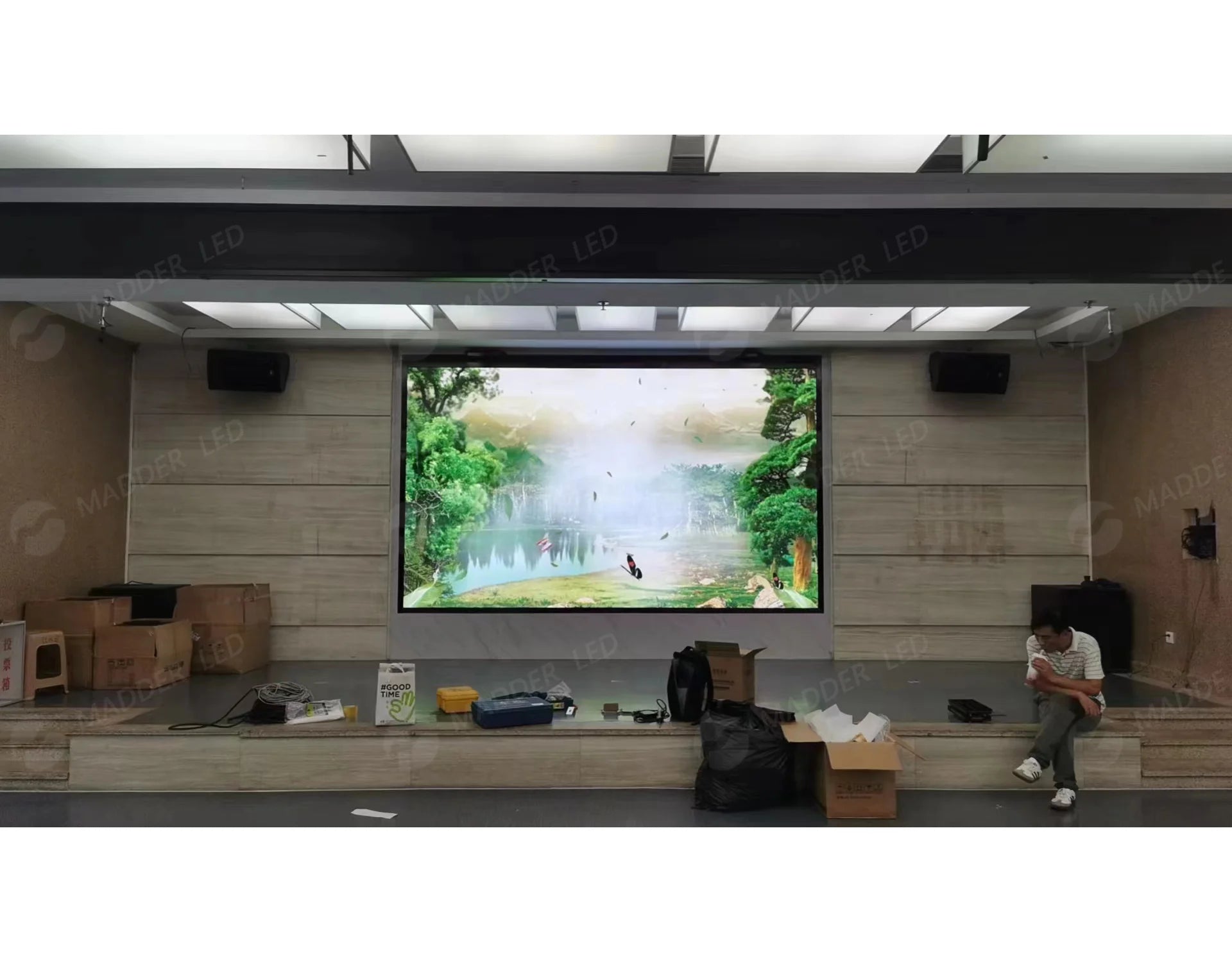 4K HD LED Video Wall Display Indoor Advertising 2.5mm Pixel Pitch Stage Parties Private Movie Screenings Use Retail Stores Cars