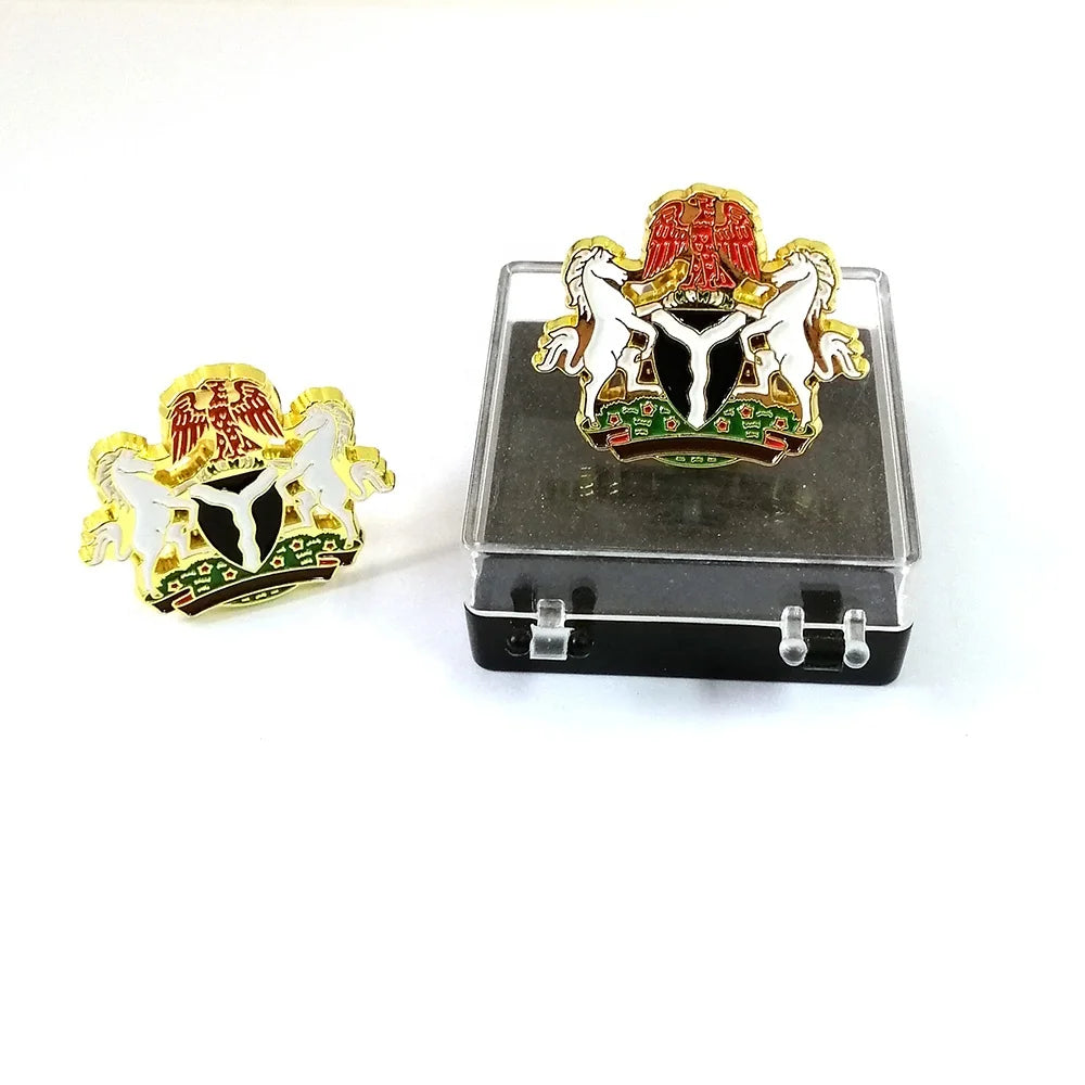 Nigeria Pin Factory Soft Enamel Die Cast Gold Nigeria Coat of Arms Lapel Pin Badge With Acrylic Box