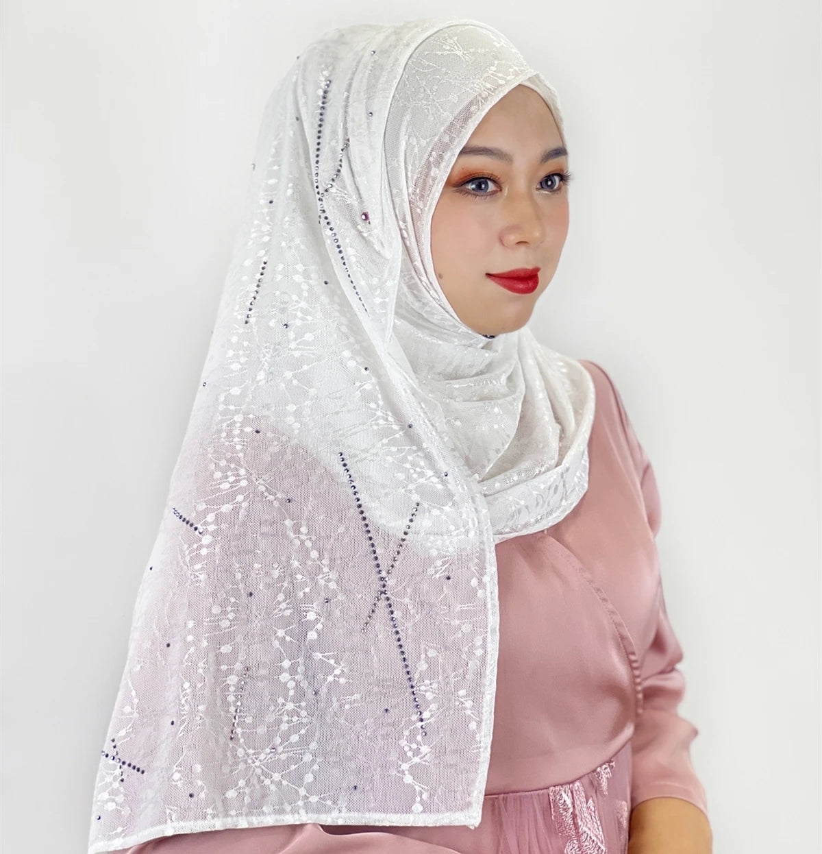 Wholesale Modest Arab Instant Silk Chiffon Luxury Crystal Sequin Shinny Solid Color Al Amira Jersey Hijabs for Muslim Women
