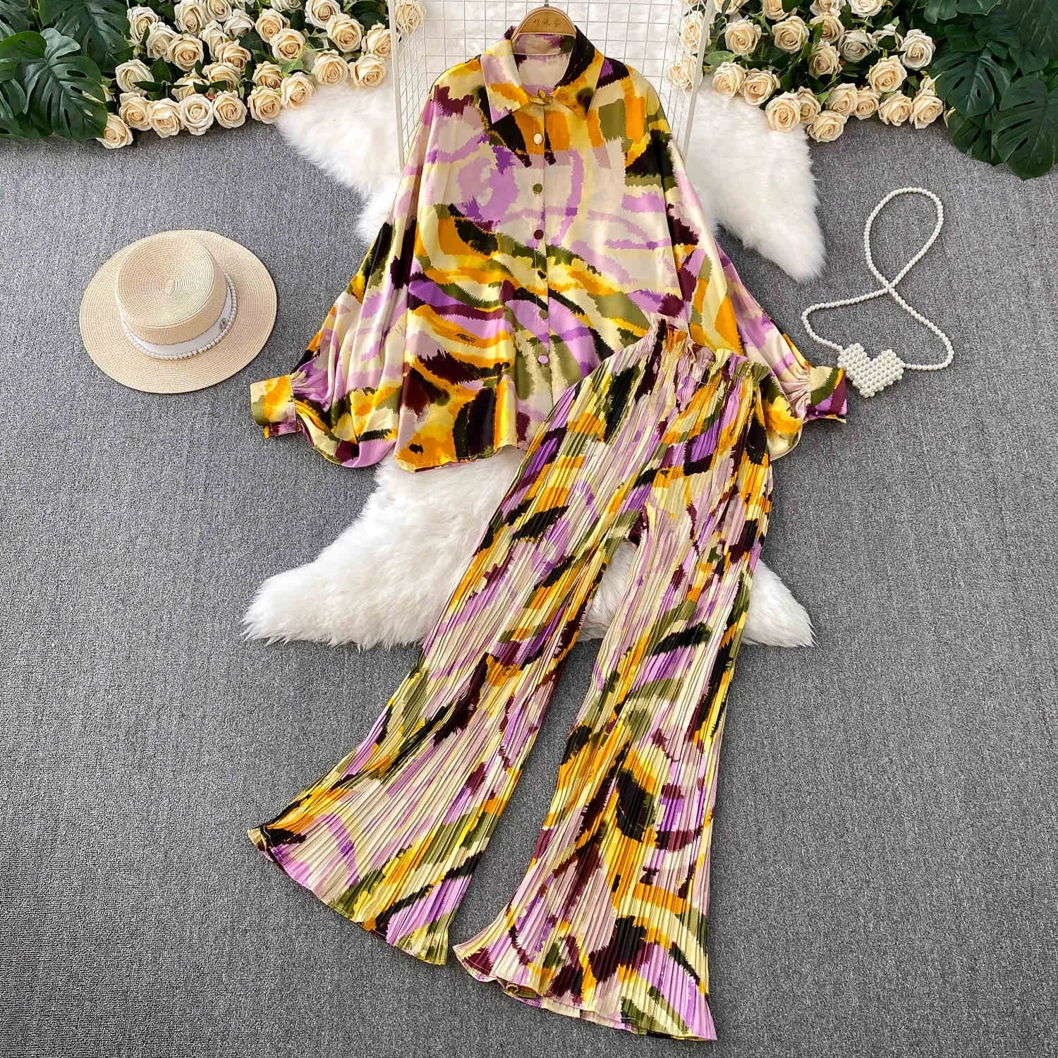 Spot Summer New  Leisure Printed Bat Sleeve Top Loose Pants Two-Piece Set Female Casual Suits