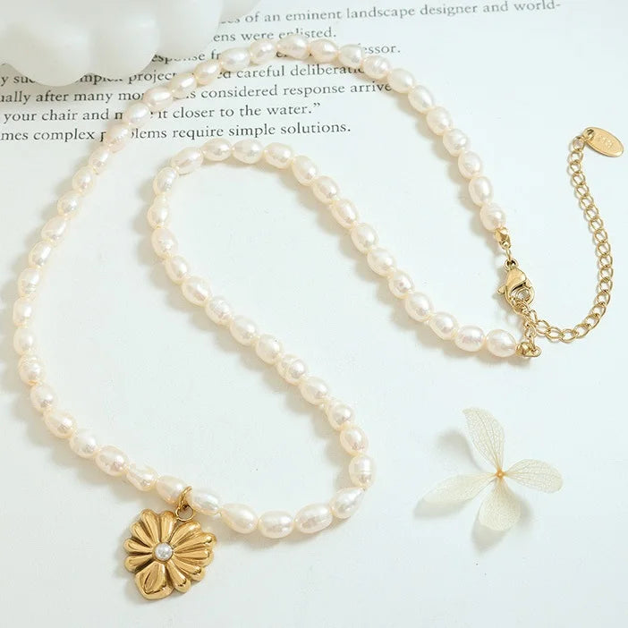 Light Luxury Niche Design Stainless Steel Jewelry Heart Pendant Natural Freshwater Pearls Clavicle Chain Necklaces
