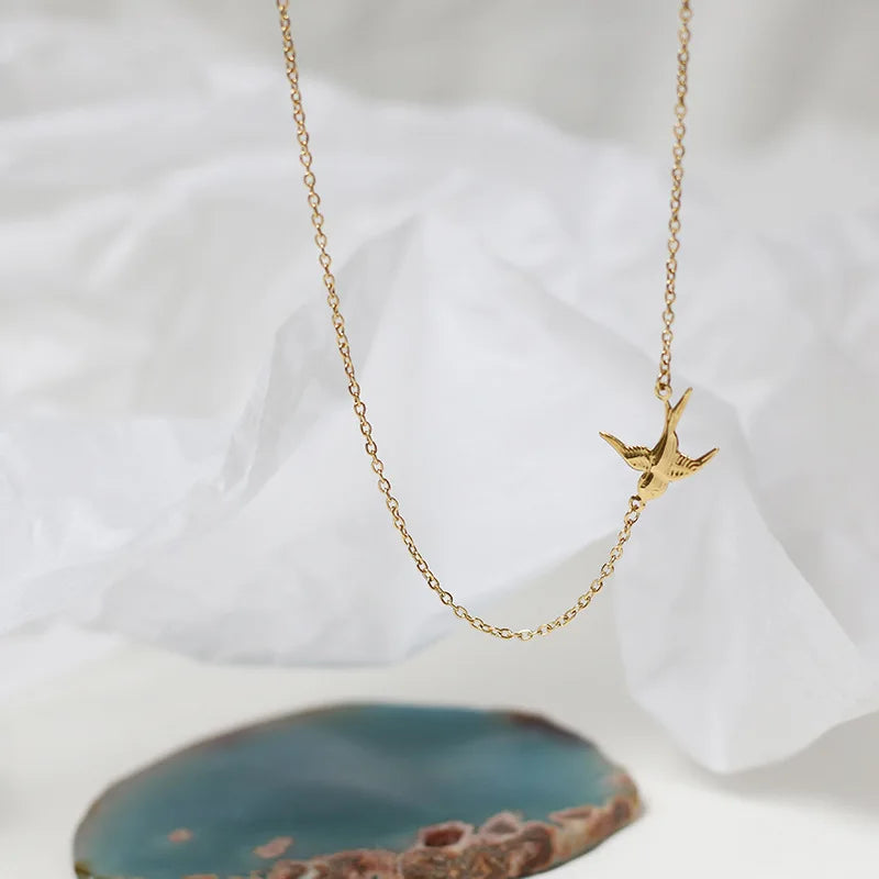 Creative Cute Animal Fly Swallow Pendant Necklace 18K Gold Plated Stainless Steel Short Choker Necklace for Women