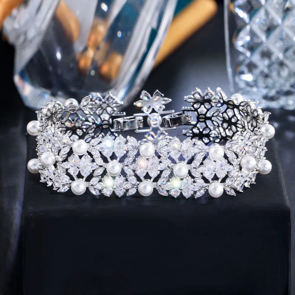 Luxury Chunky White Cluster Cubic Zirconia Flower Big Bridal Pearl Bracelets for Wedding Engagement Party Jewelry Gifts