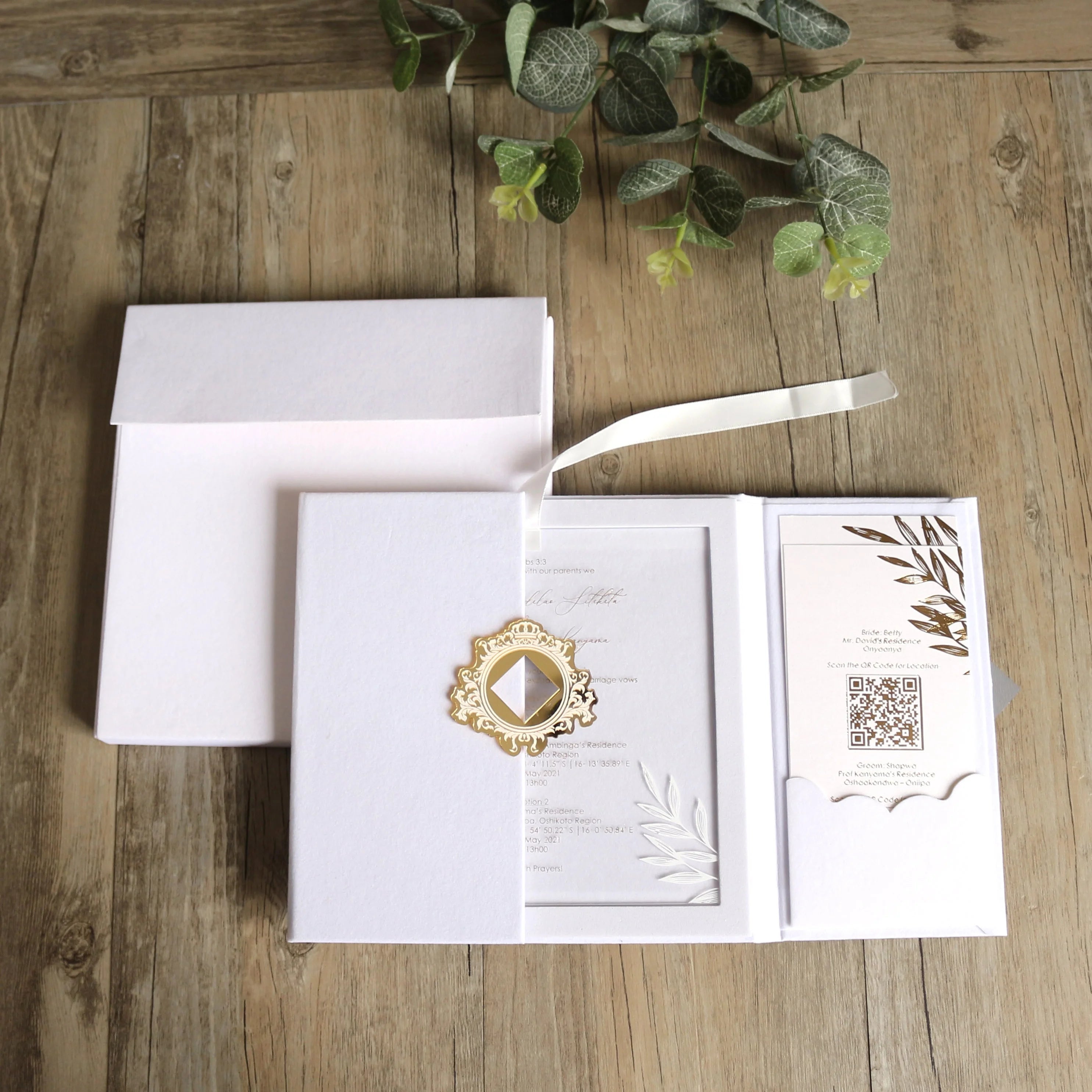 White Velvet Box Suede Folio Hardboard Wedding Invitations With Screen Silk Printing Acrylic