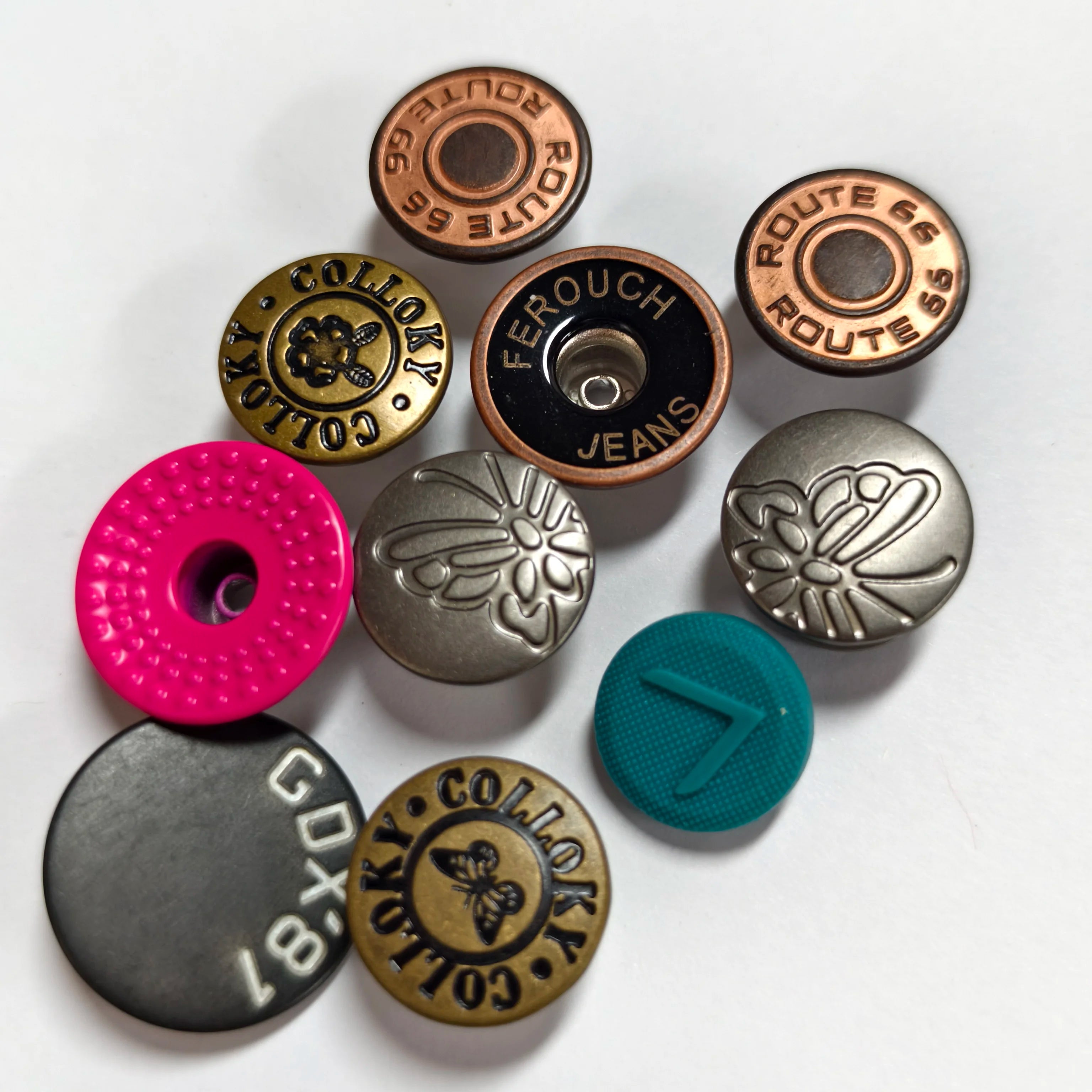 B-0012 Eco-Friendly Arcade Plastic Logo Embossed Snap Jeans Button Resin Engraved Fancy Sofa Custom Buttons
