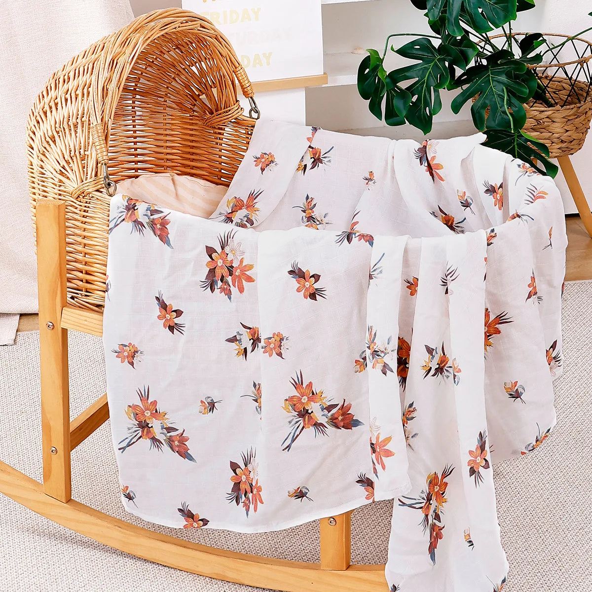 Kangobaby Popular High-quality Baby Muslin Swaddle 2 Layers 100% Cotton Baby Blankets Screen Printed Animal Print Folded