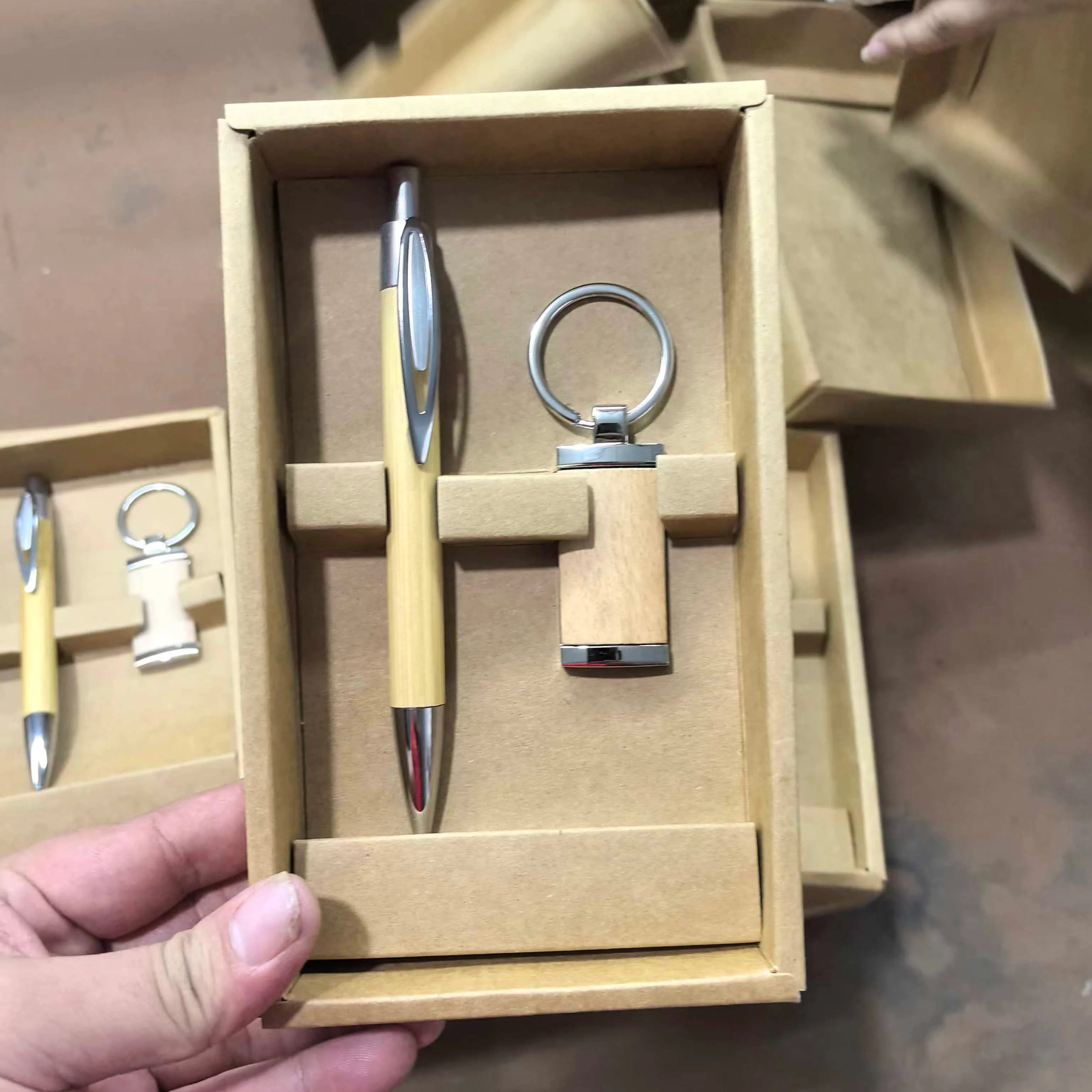 Wholesale Custom Laser Engraved Logo 2 in 1 Wood Keychain and Pen Set Pen Keychain Gift Set for Wedding Favors