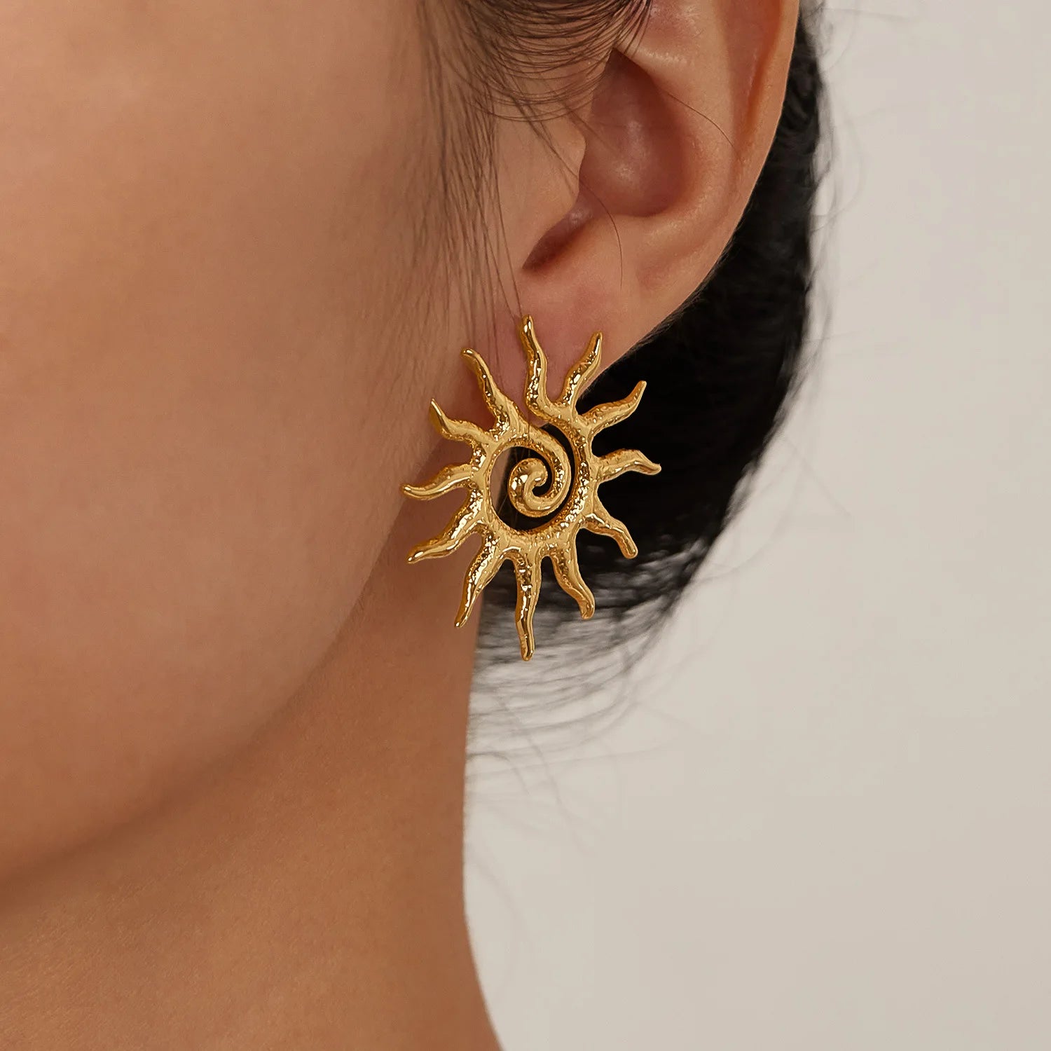 Hot Sale 18K Gold Plated Exaggerate Spiral Sunflower Stainless Steel Fashion Earrings for Women