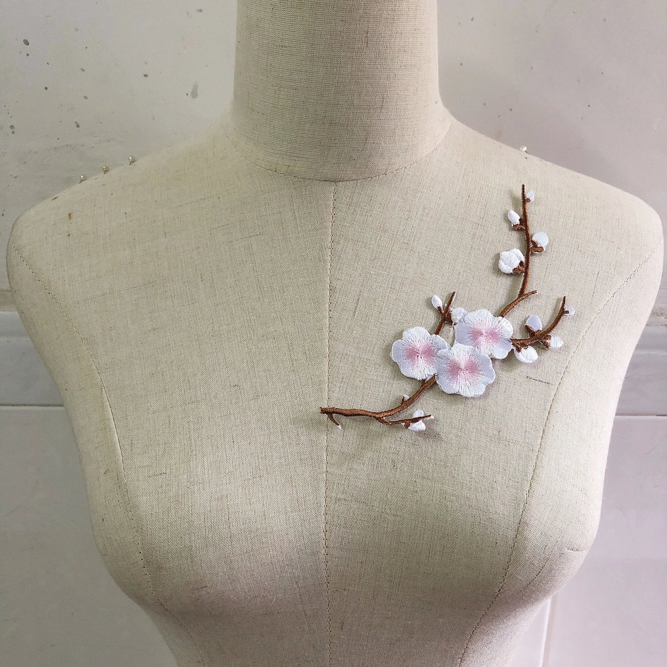 Chinese Style Cheongsam Rayon Decorative Embroidery Lace Applique LT2450A