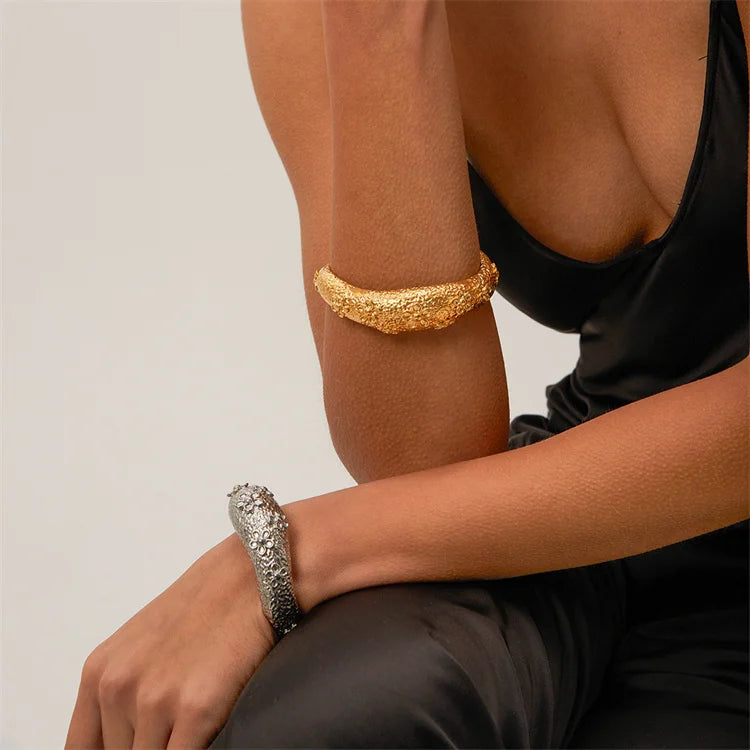 Luxury Open Bracelets Stainless Steel 18K Gold Plated Textured Hammered Cuff Bracelet for Women