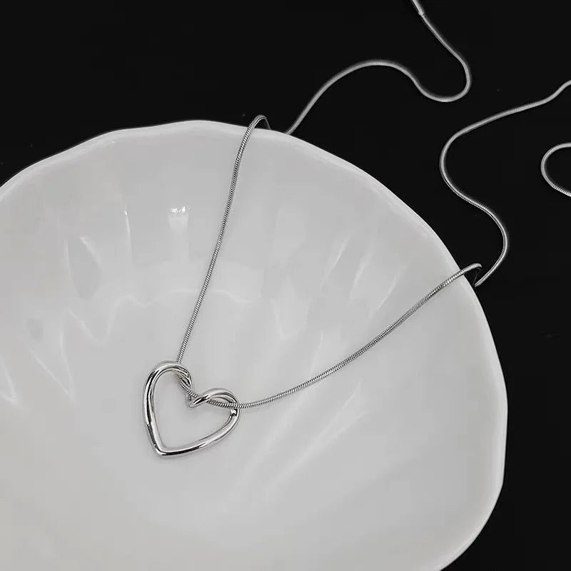 Factory Direct Hot Sale New 925 Sterling Silver Plated Necklace Jewelry Twist Love Heart Pendant Necklace