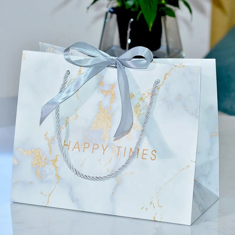 Wholesale Eco-friendly Luxury Paper Bag Packaging Paper Gift Bags with Ribbon