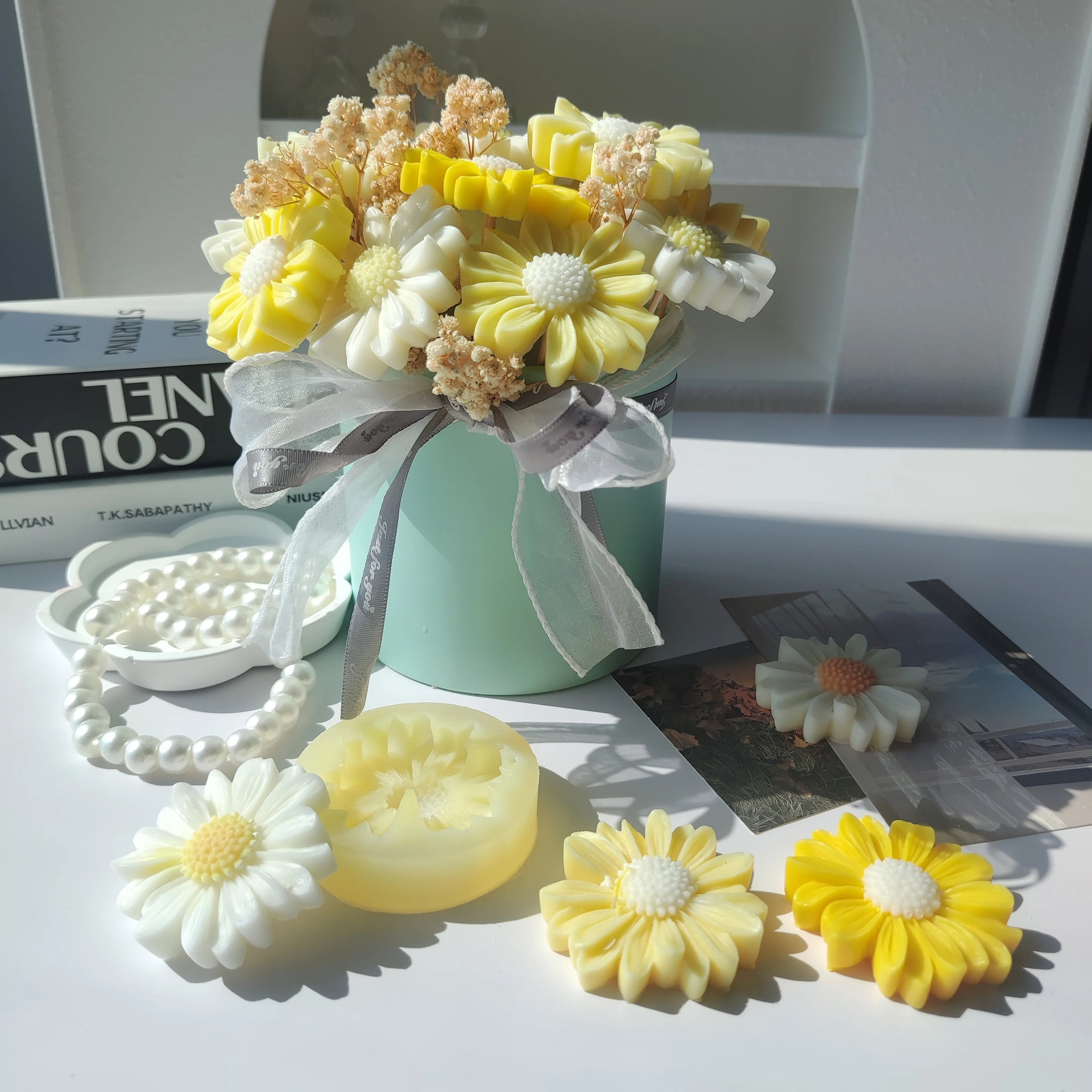 J-0308 Little Daisy Flower Shape Silicone Mold for Scented Candle Handmade Soap Molds DIY Aromatherapy Plaster Ornaments Moulds