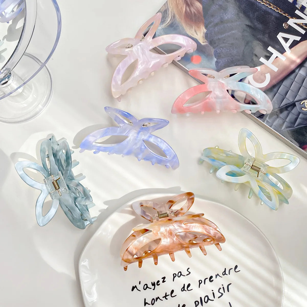 Customized Butterfly Hair Claw Sweet Elegant Hollow Acrylic Hair Claw Clips Wholesale Women Butterfly Large Hair Claw Clip