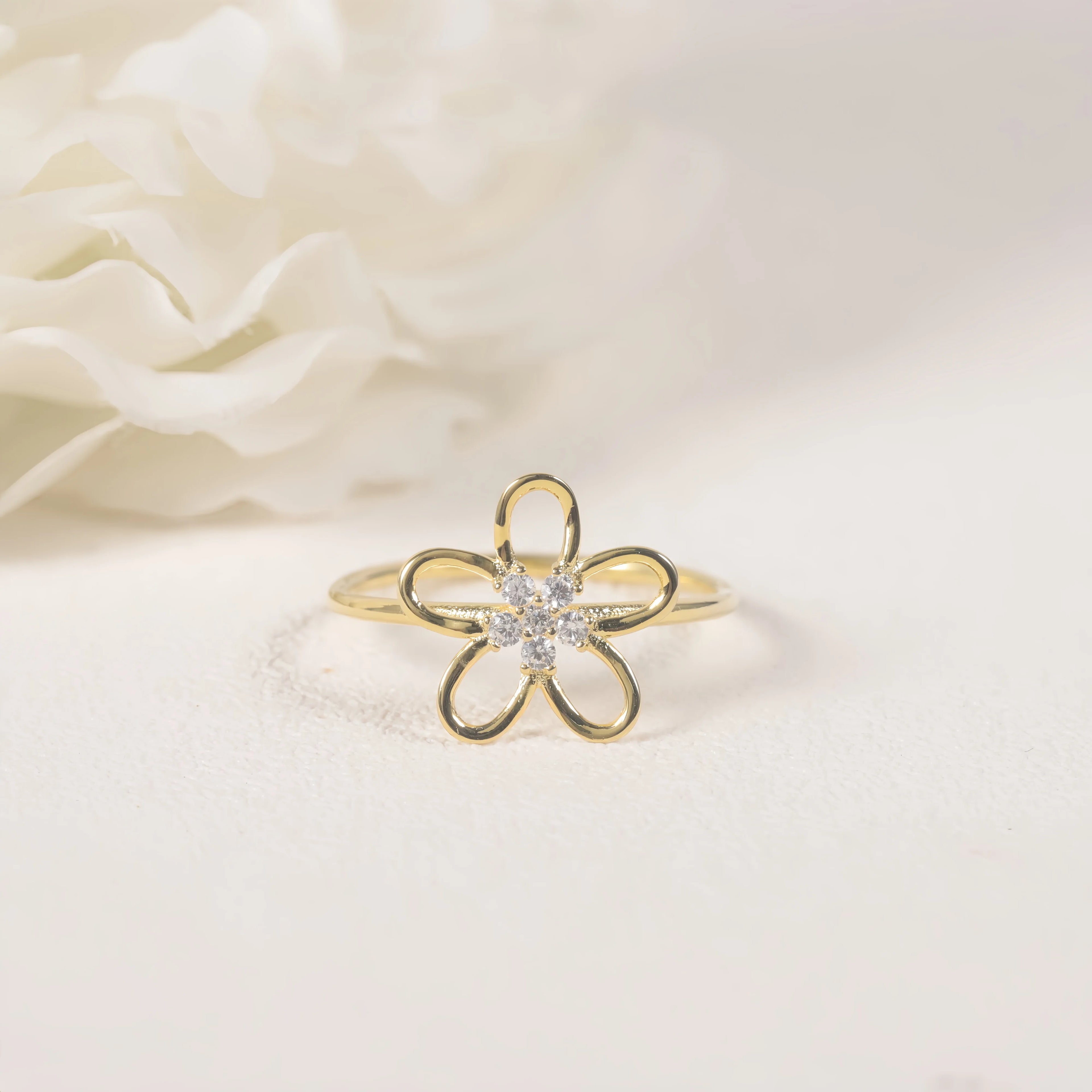 Hollow Flower Finger Ring Solid Gold 10K Round DEF VS Synthetic Diamond Cinquefoil Flower Shape Shiny Ring for Gift