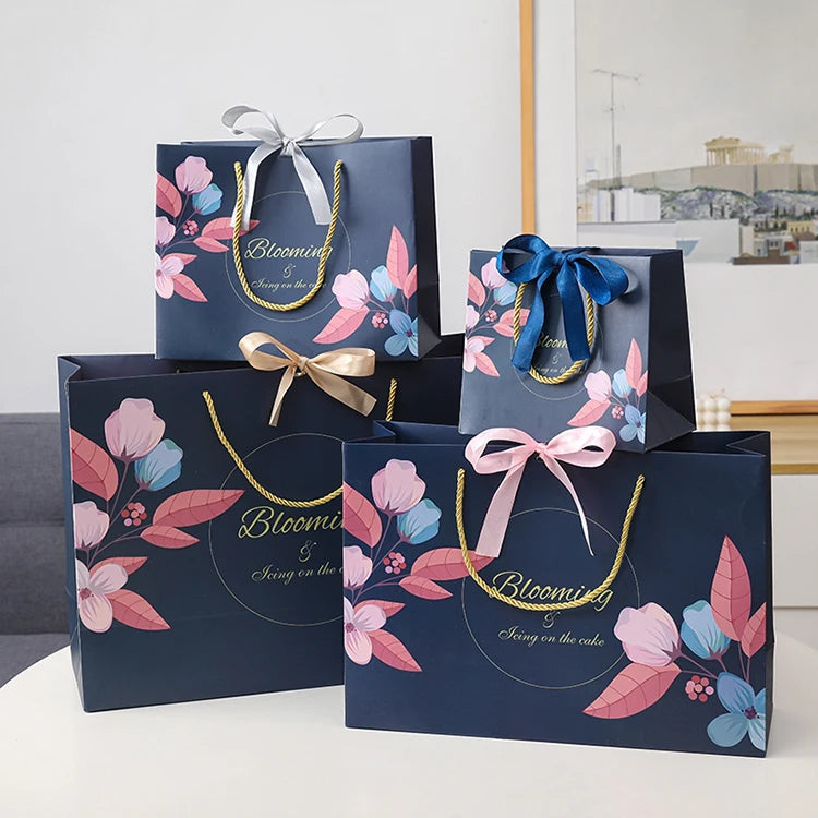 Factory Wholesale Design Your Printing Logo Size Style Storage Snack Festive Beautiful Christmas Gift Bags