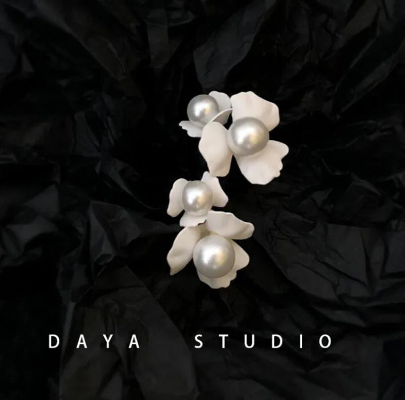 S925 Silver Needle Simple Design Sense Flower Pearl Earrings Senior Sense Ear Jewelry Circle