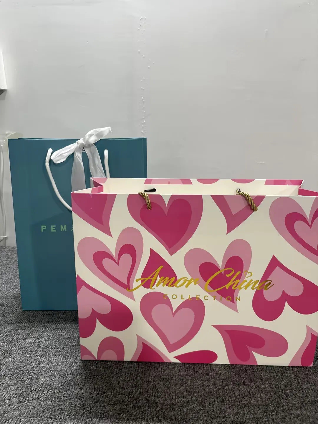 Wholesale Premium  Paper Gift Bag Paper Bag Luxury Paper Bag Custom Logo