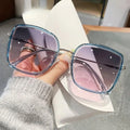 Hot Classic Metal Frames Fashion Trend Ins square Sunglasses Women New Retro Oversized Lentes De Sol Uv400 Custom logo
