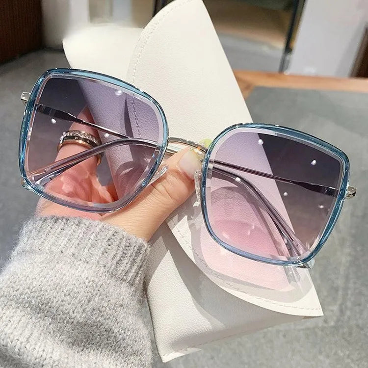 Hot Classic Metal Frames Fashion Trend Ins square Sunglasses Women New Retro Oversized Lentes De Sol Uv400 Custom logo