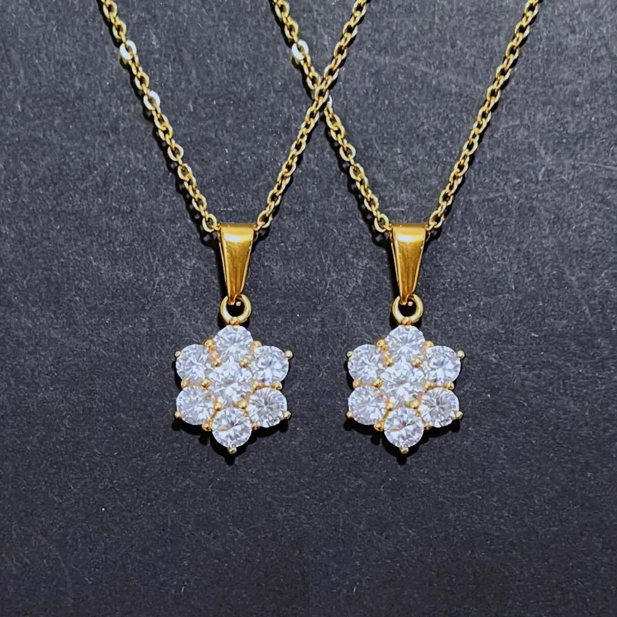No Tarnish 18k Gold Plated Women Boho Necklaces Stainless Steel 13mm Round Cubic Zirconia Cz Flower Fashion Pendant Necklace