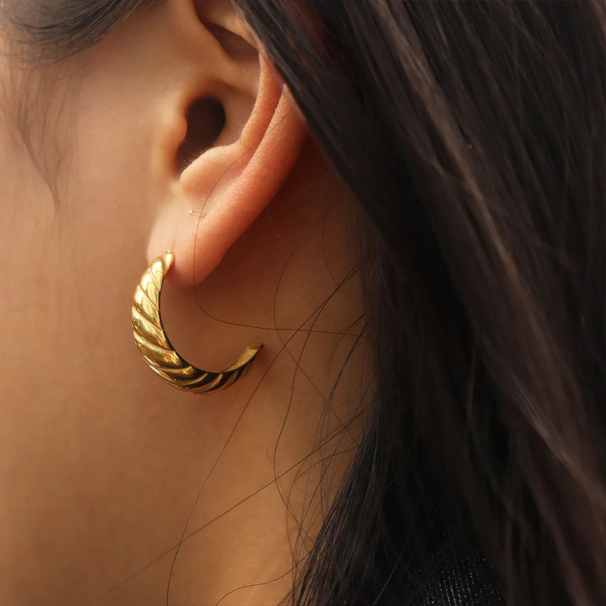 Chris April Fashion Jewelry 316L Stainless Steel PVD Gold Plated Minimalist Croissant Hoop Earrings