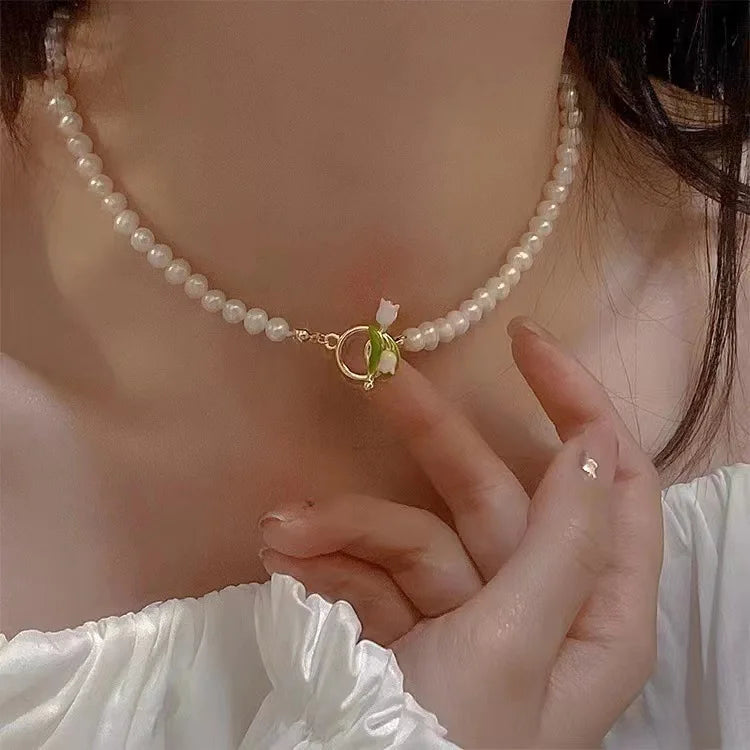 Light Luxury Vintage OT Buckle Bracelet and Necklace Set Tulip Flower Necklace for Women