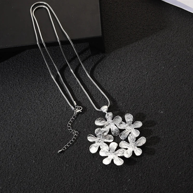 TongLing European Vintage Long Sweater Necklace Female Flower Pendant Necklace for Women Girl