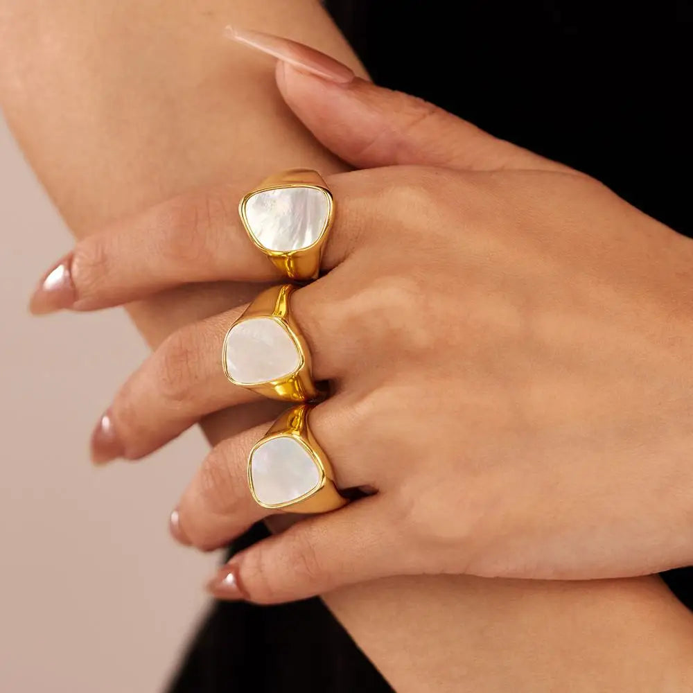 Wholesale Women's Fashion Ring Classical Geometric Rose Gold Plated Shell with Open Accessories Stone Big White Jewelry