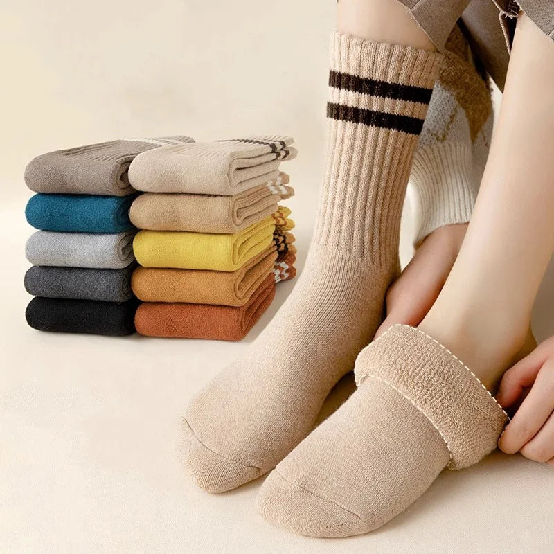 Wholesale Retro Stripe Winter Thick Wool Warm Crew Socks for Men High Quality Thermal Socks Custom Logo Casual Business Style