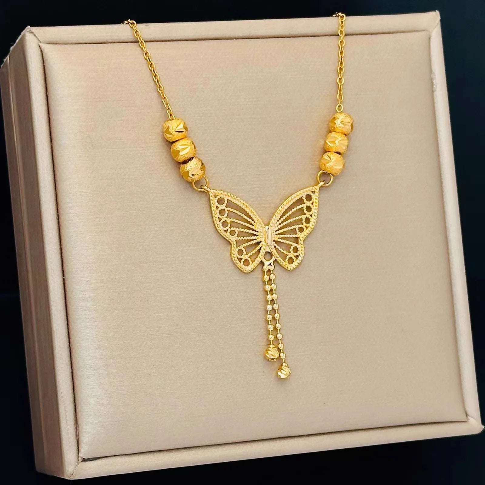 New Tassel Beads Butterfly Necklace Women's Light Luxury Simple All-match Elegant Hollow Necklace