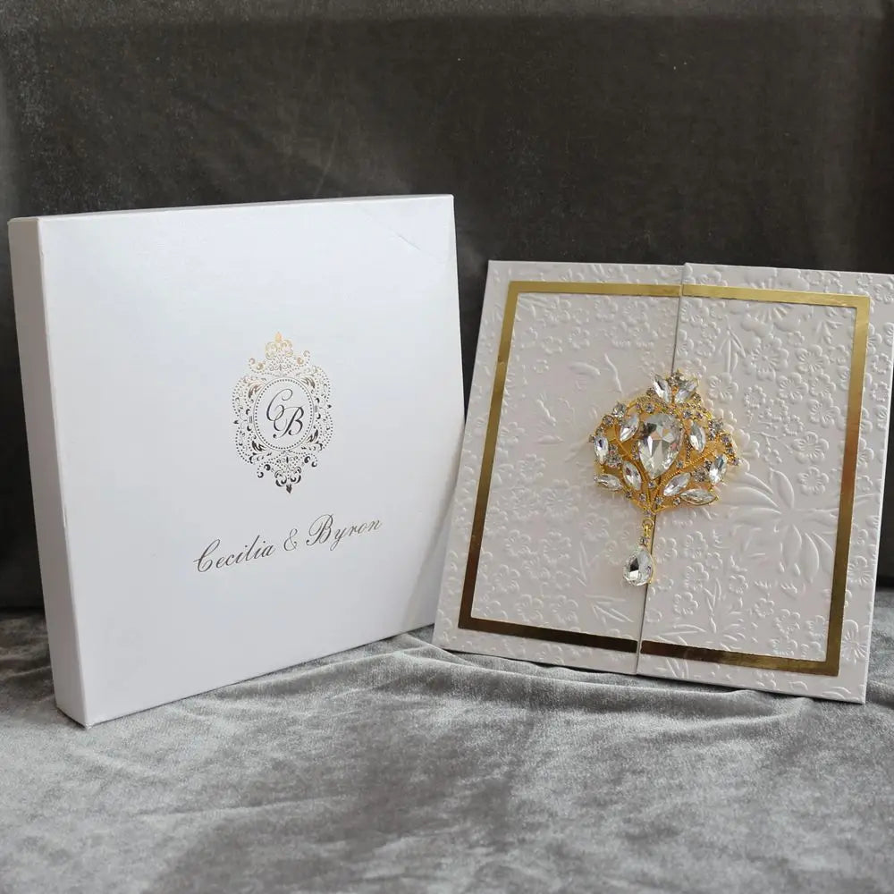 Luxury Embossing Flower Invitation Card Gatefold Wedding Invitations with Brooch Decoration