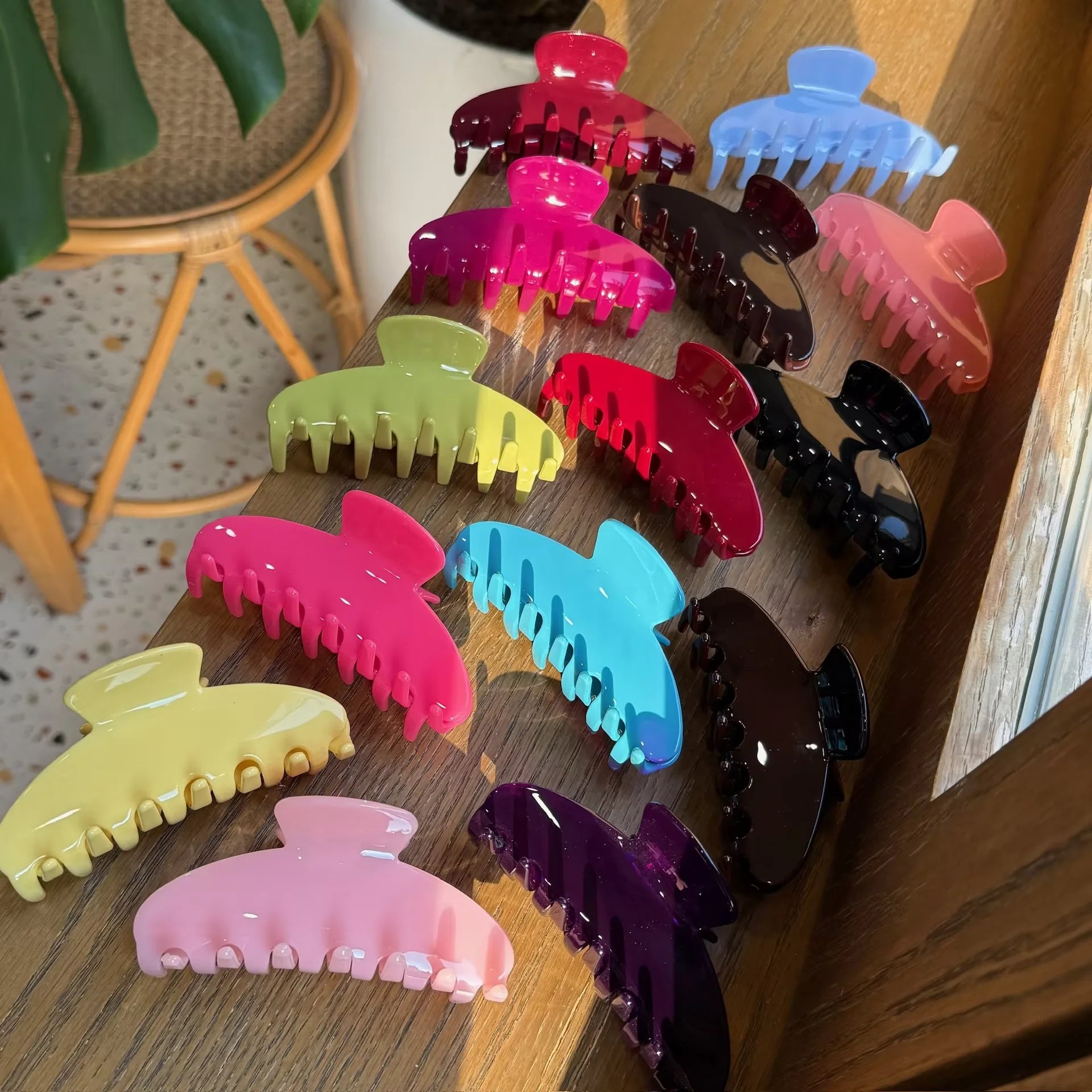 Ziteng Simple Elegant Retro Girl Hair Claws High Pairtail Full Hair Bangs Street Travel Style Acetic Acid Wearing Shaoshu Solid