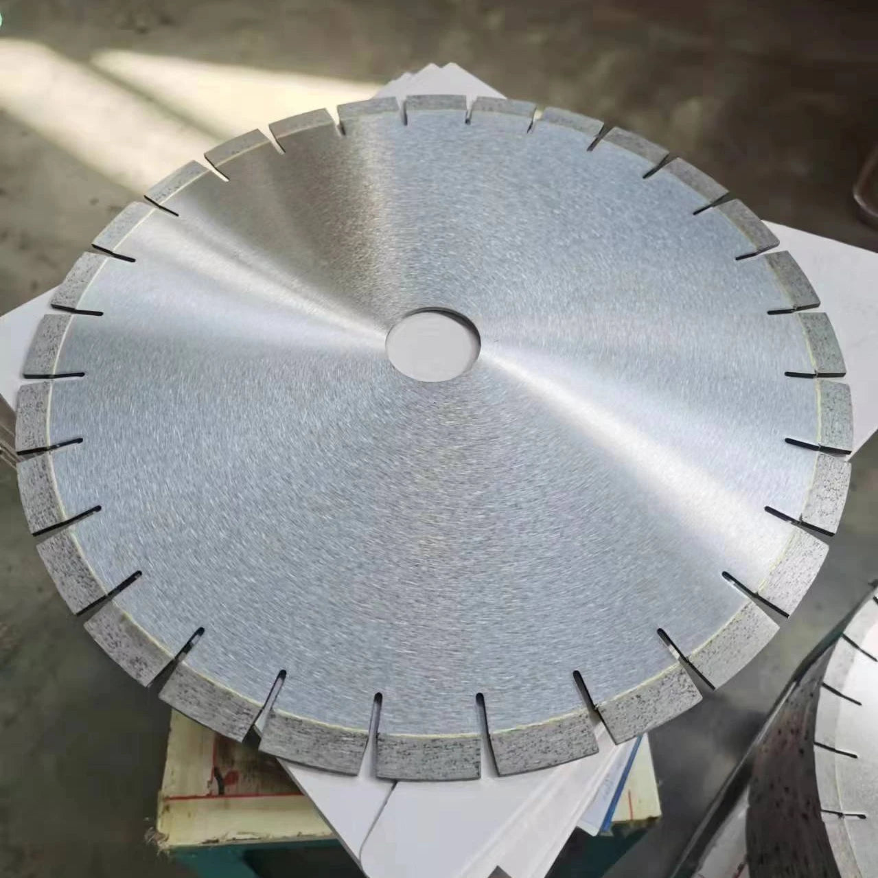 400 mm With 50 mm Center Hole Diamond  Cutting Disc Segmented Saw Blade for Granite