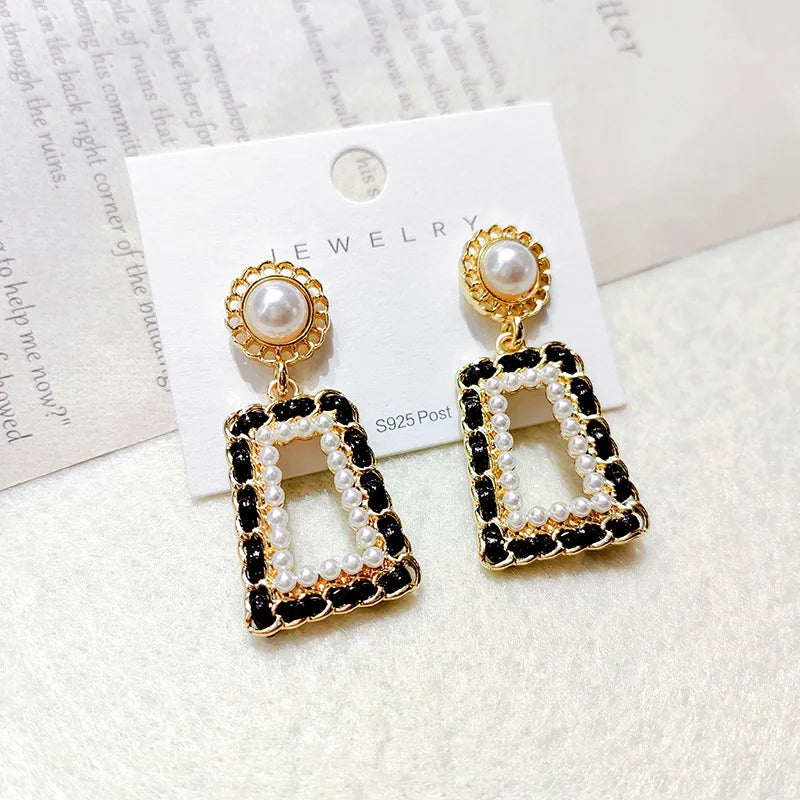 Kwadratowe Kolczyki Wholesale Personality  Round Pearl Stud Earrings 925 Silver Needle Geometric Square Shaped Earrings
