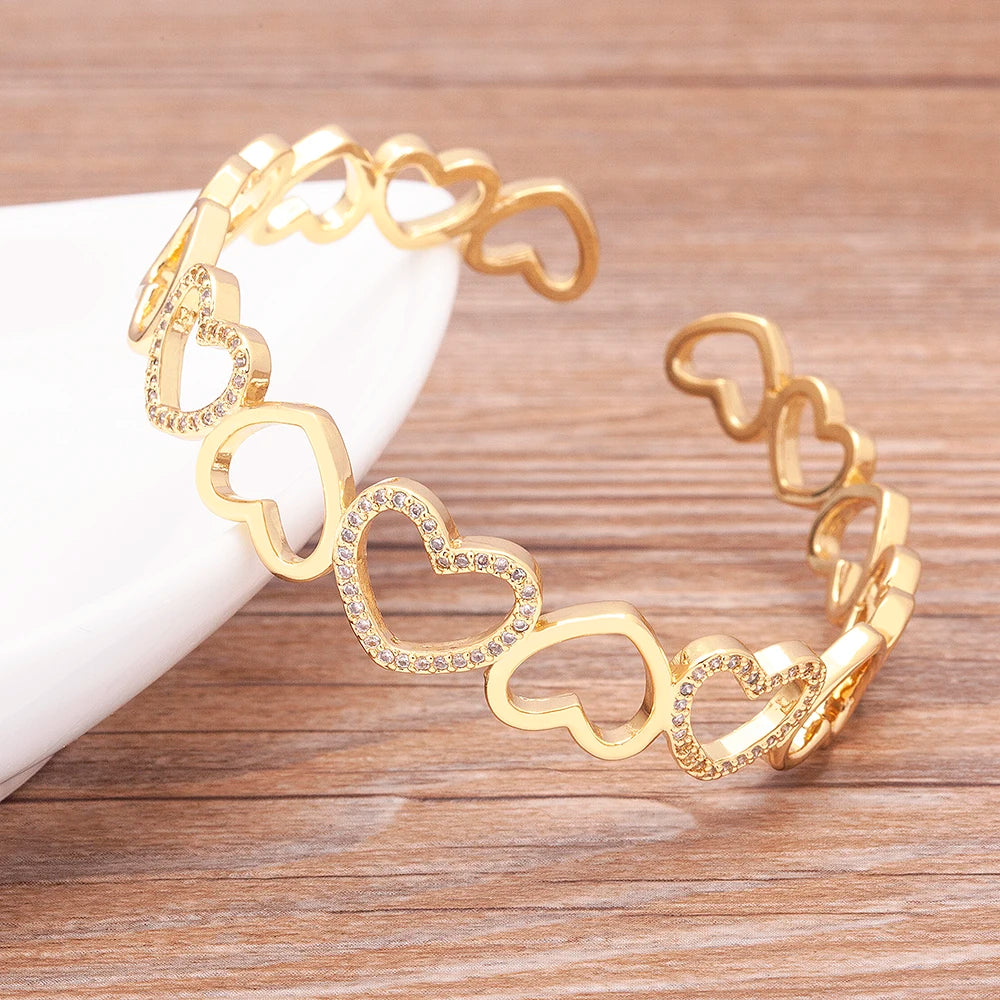 QIKU Fashion Hollow Heart Shape Bangle Copper Cubic Zirconia Crystal Rhinestone Bracelet Female Luxury Jewelry Accessories Gift