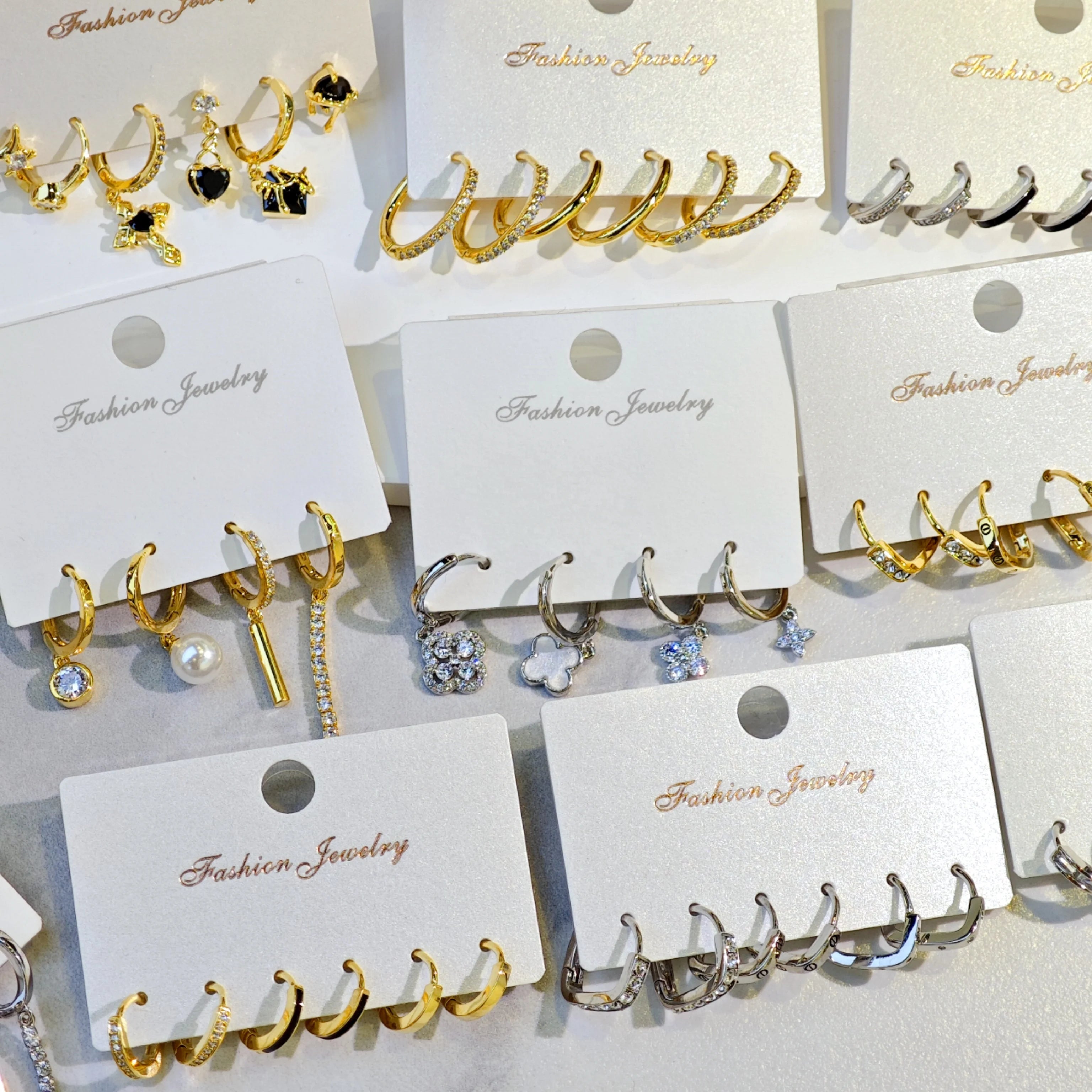 Ilona Exquisite Wholesale Women Zircon huggie Earring Fashionable Copper Jewelry Hoop Earrings Sets