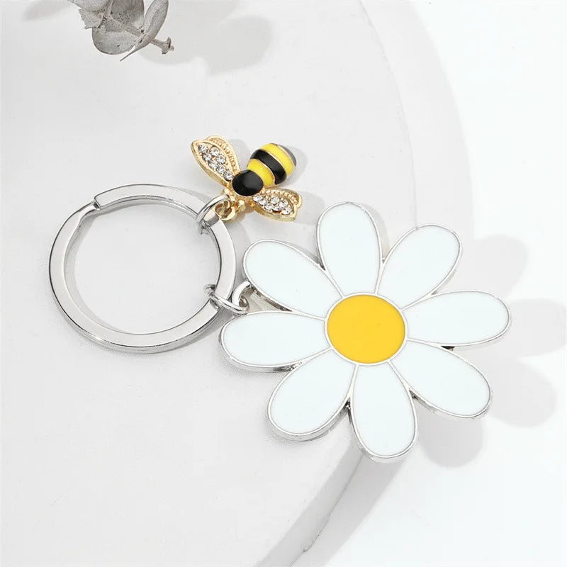 Cute Bee White Daisy Flower Keychain Enamel Metal Keyring Bag Charm for Women Cartoon Design Keychain