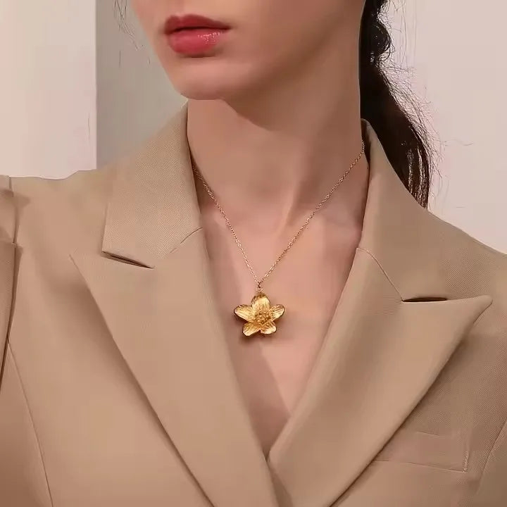 Fashion Jewelry 2024 Women Stainless Steel Necklace Gold Plated Flower Pendant Necklaces