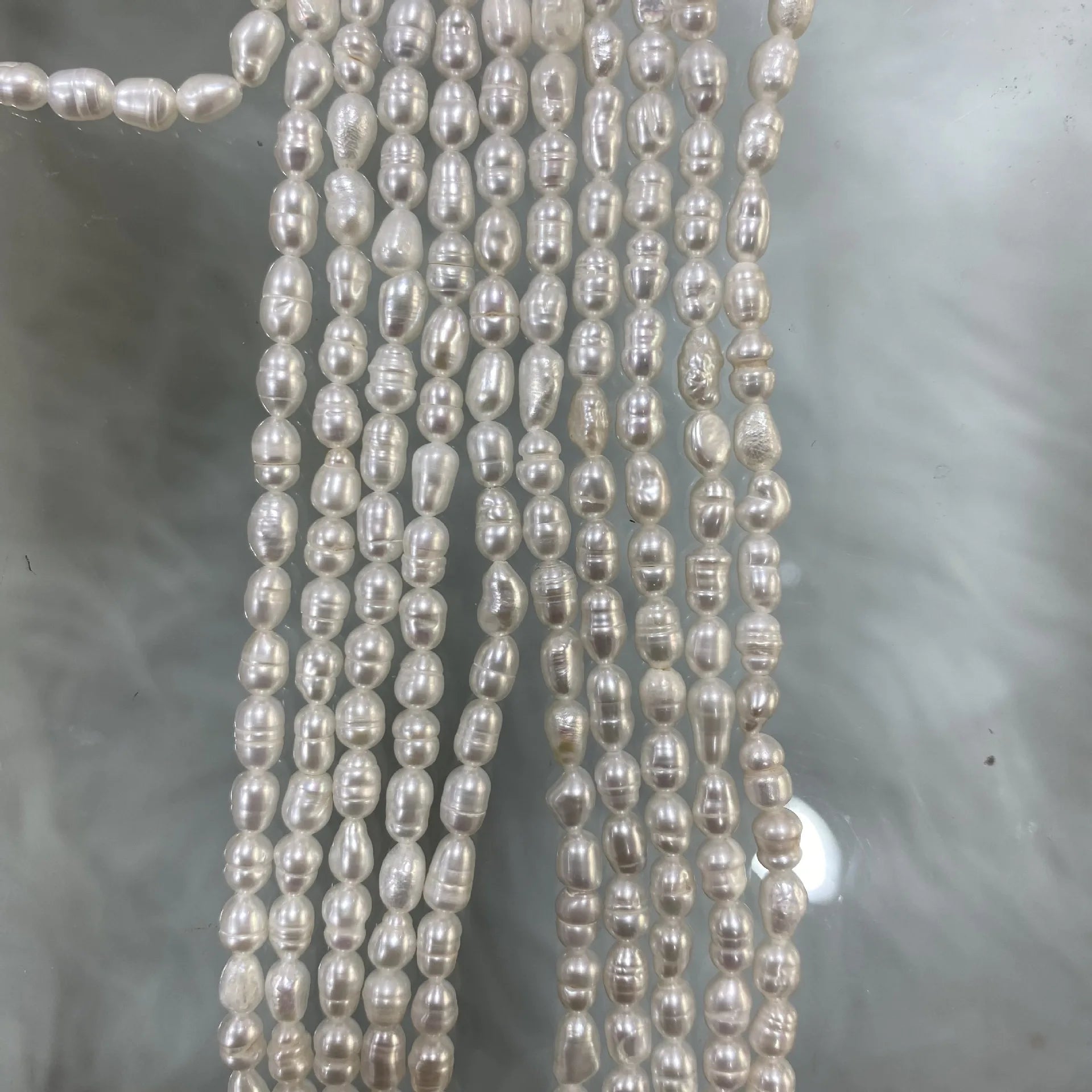 Factory Direct Price Rice Shape Natural Freshwater Pearls String High Gloss Pearl Stand