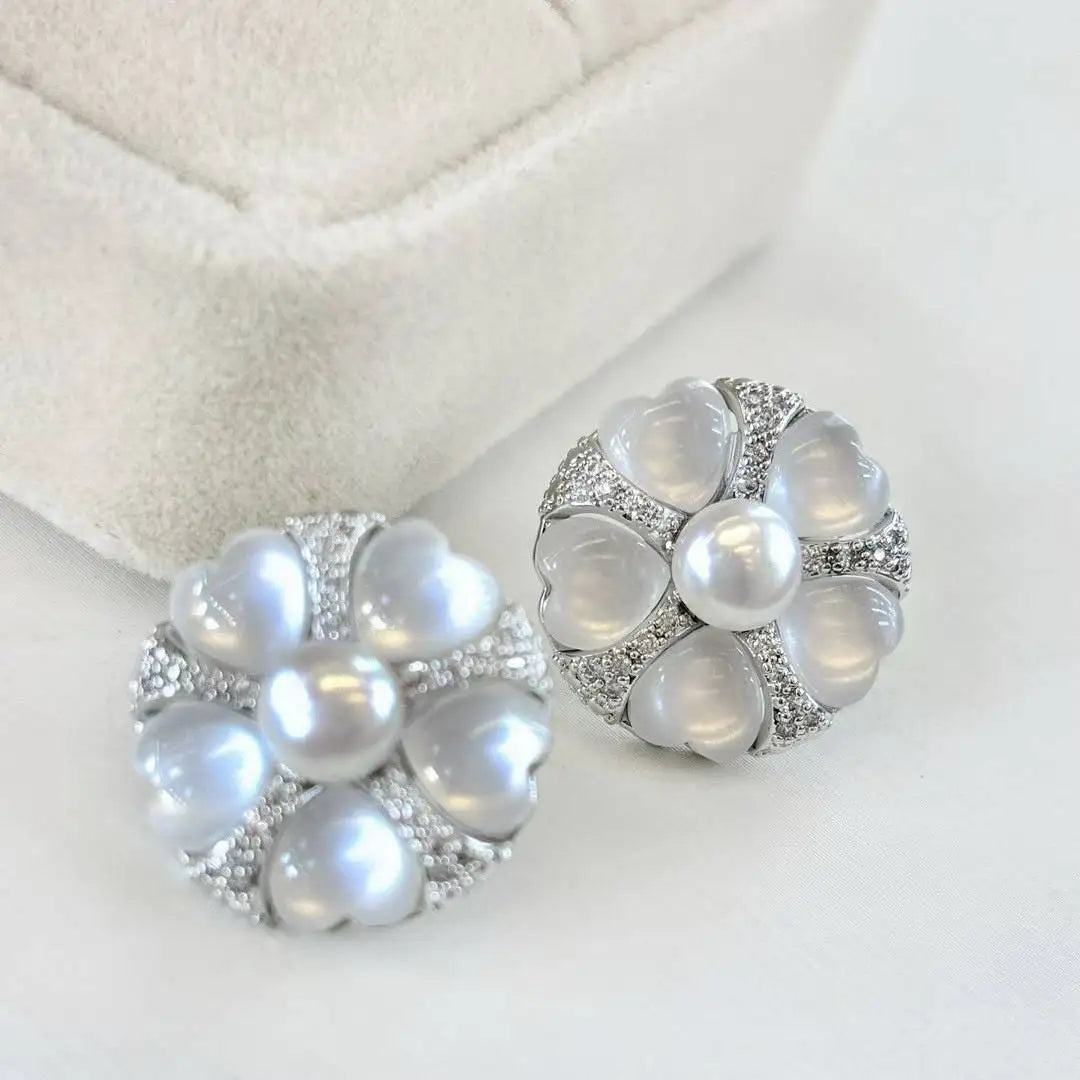 New S925 Sterling Silver Ear Pins Small Fragrance Heart-Shaped Earrings Paired with 5-6mm Natural White Bread Pearl for Girls
