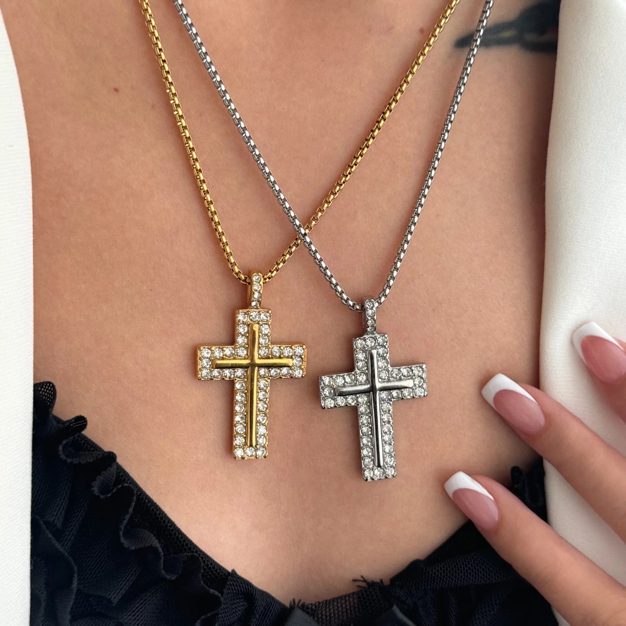 Dazan New Winter Ins 18k Gold Plated PVD Stainless Steel Classic Cross Iced Out Lucky Charm Super Shine Women Men Necklace