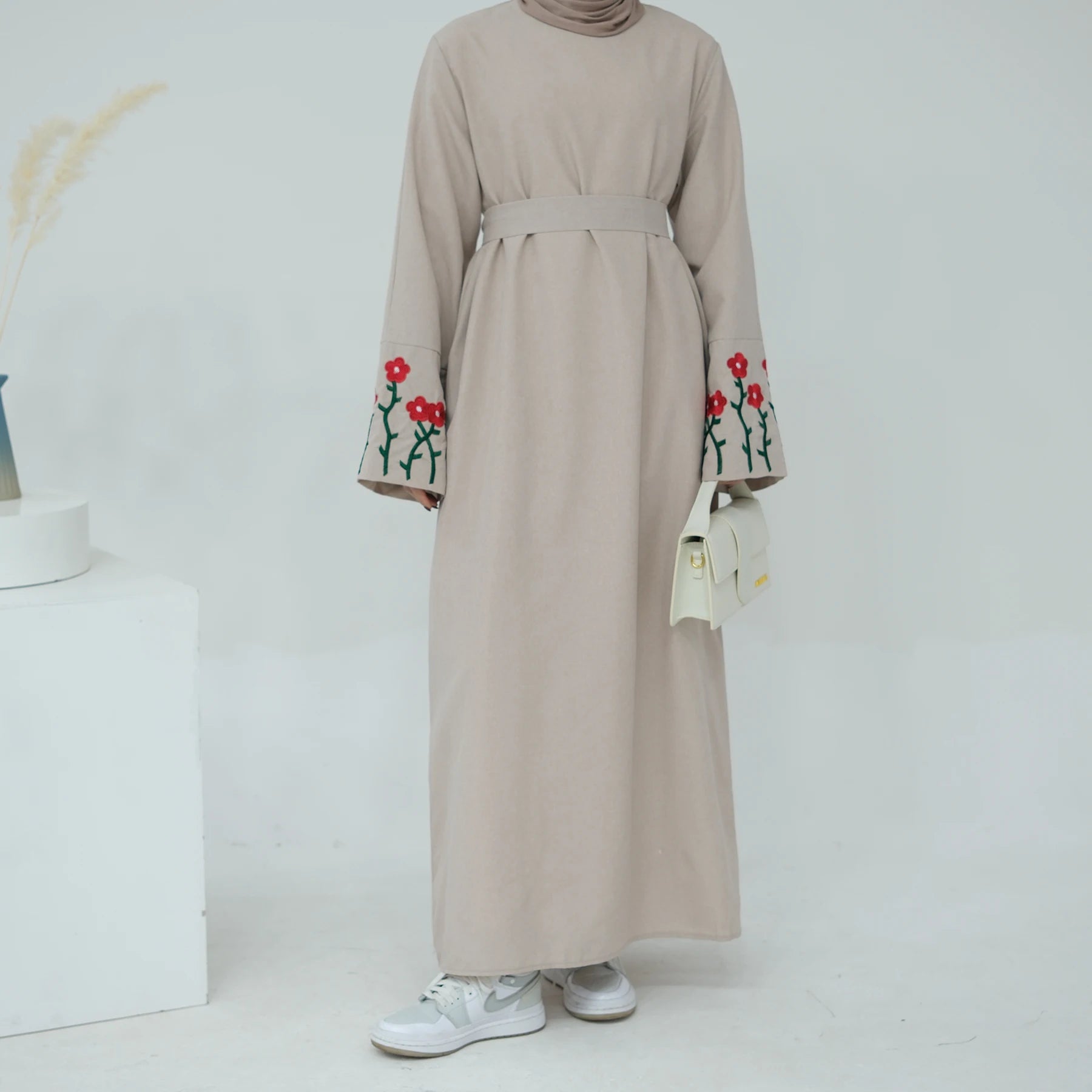 Elegant Traditional Muslim Clothing Linen Modest Abaya Dresses with Embroidered Flowers & Side Pocket Plus Size Options