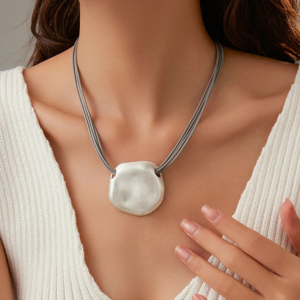 Fashion Alloy Leather Rope Pendant Necklace Irregular Hand-drawn Gold Plated Magnetic Necklace for Women